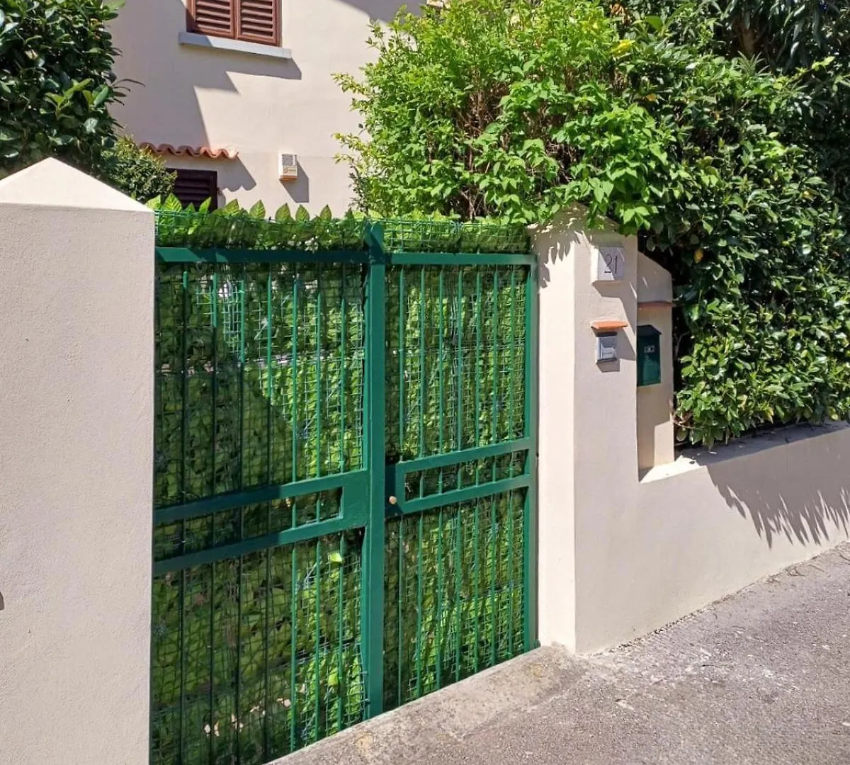 Apartment Comodo Appartamento Con 2 Giardini E Vasca Idromassaggio Florence Italy