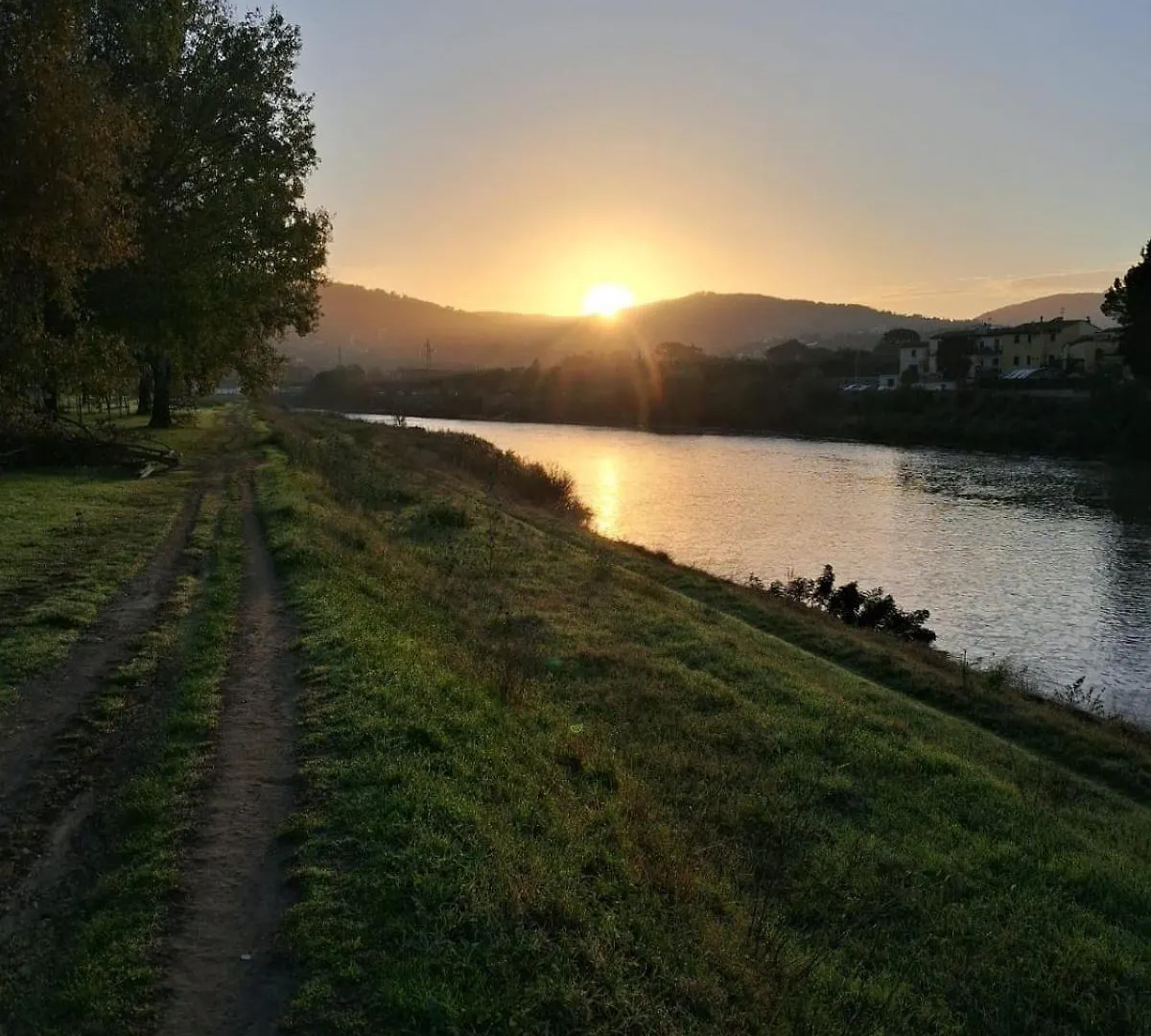 Comodo Appartamento Con 2 Giardini E Vasca Idromassaggio Florence